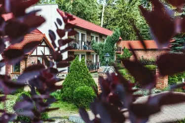 Playa del lago cerca de Zalesie Masuria: baño y relajación